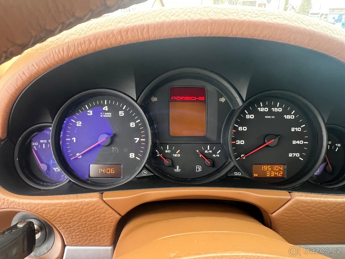 Porsche Cayenne - 13