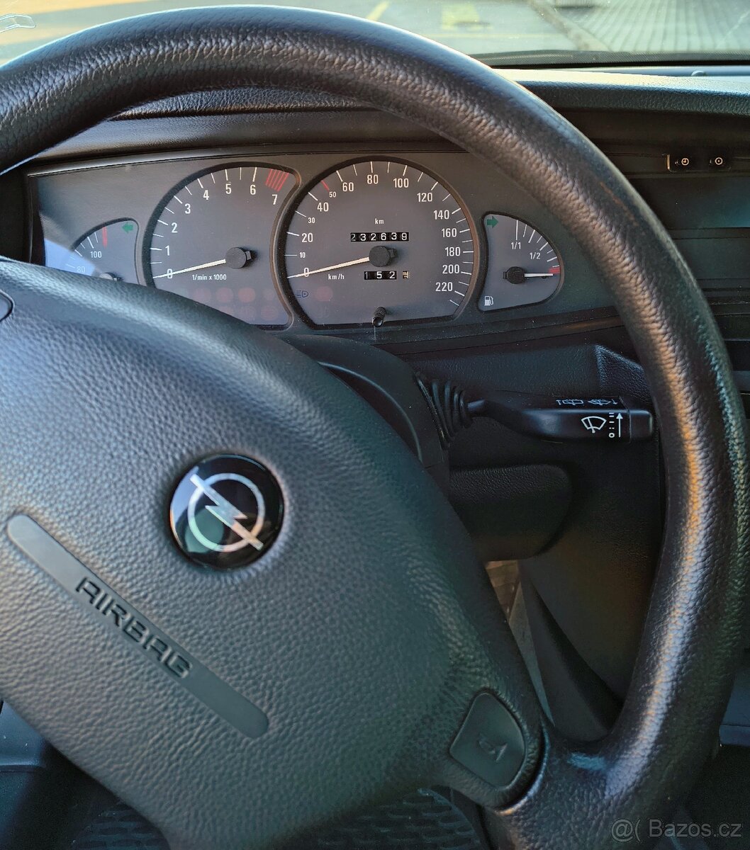 Opel omega - B caravan 2.2 benzín - 13