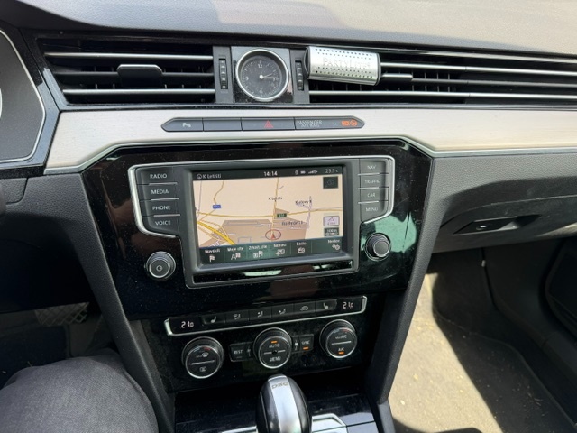 VW Passat Lim HL 2,0 TDI 6DSG NAVI - 13