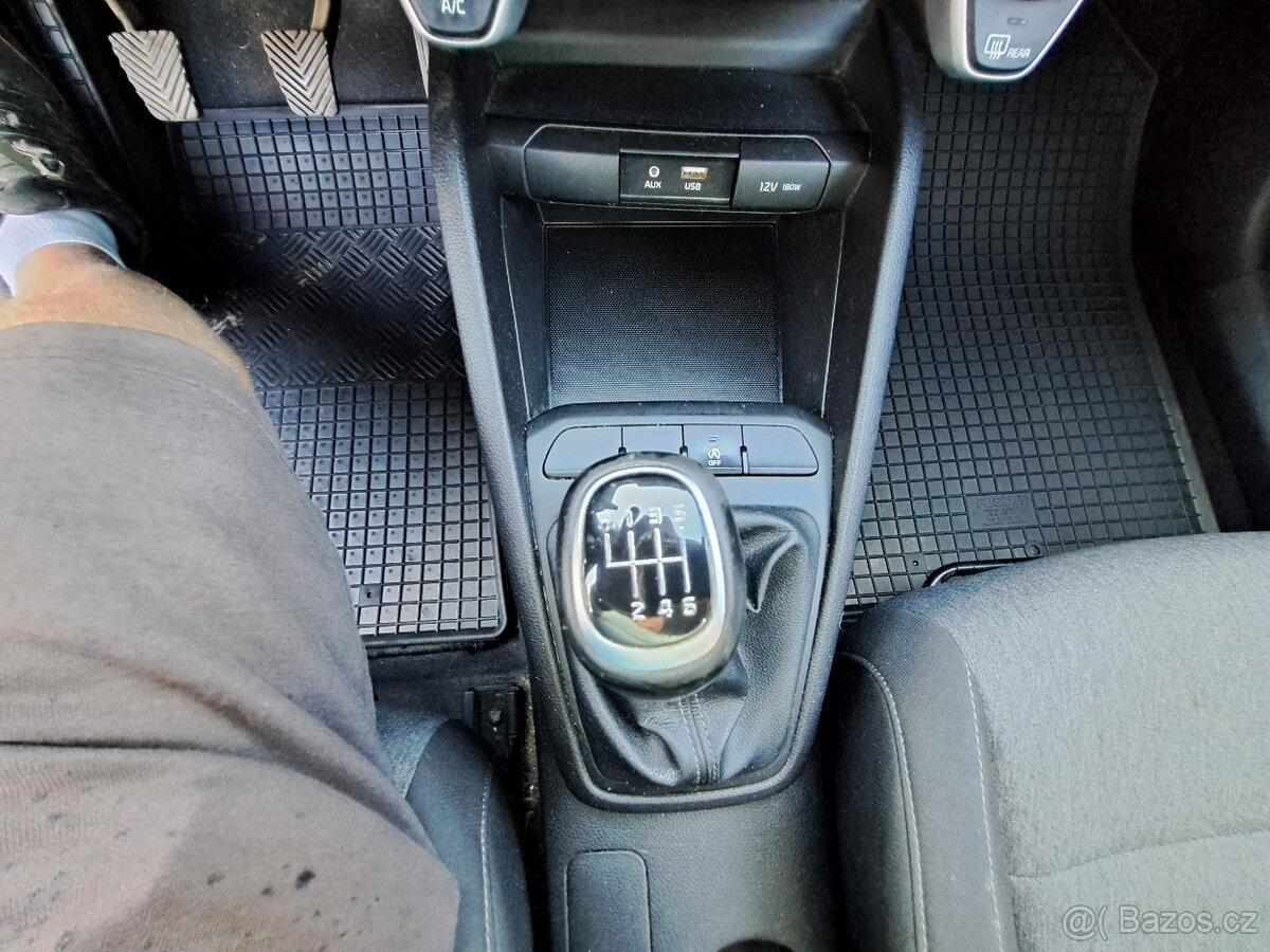 Kia Stonic 1,4 benzín,rv.09/2020 - 13