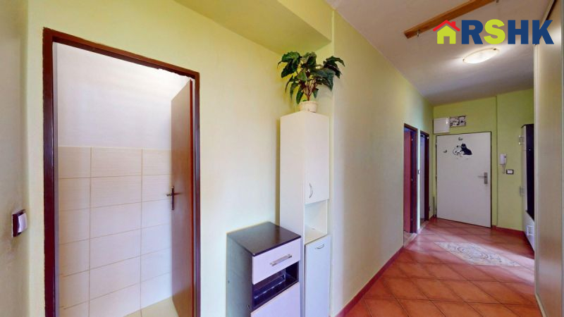 Prostorný byt 4+KK s balkóny a velkým sklepem ve... - 13