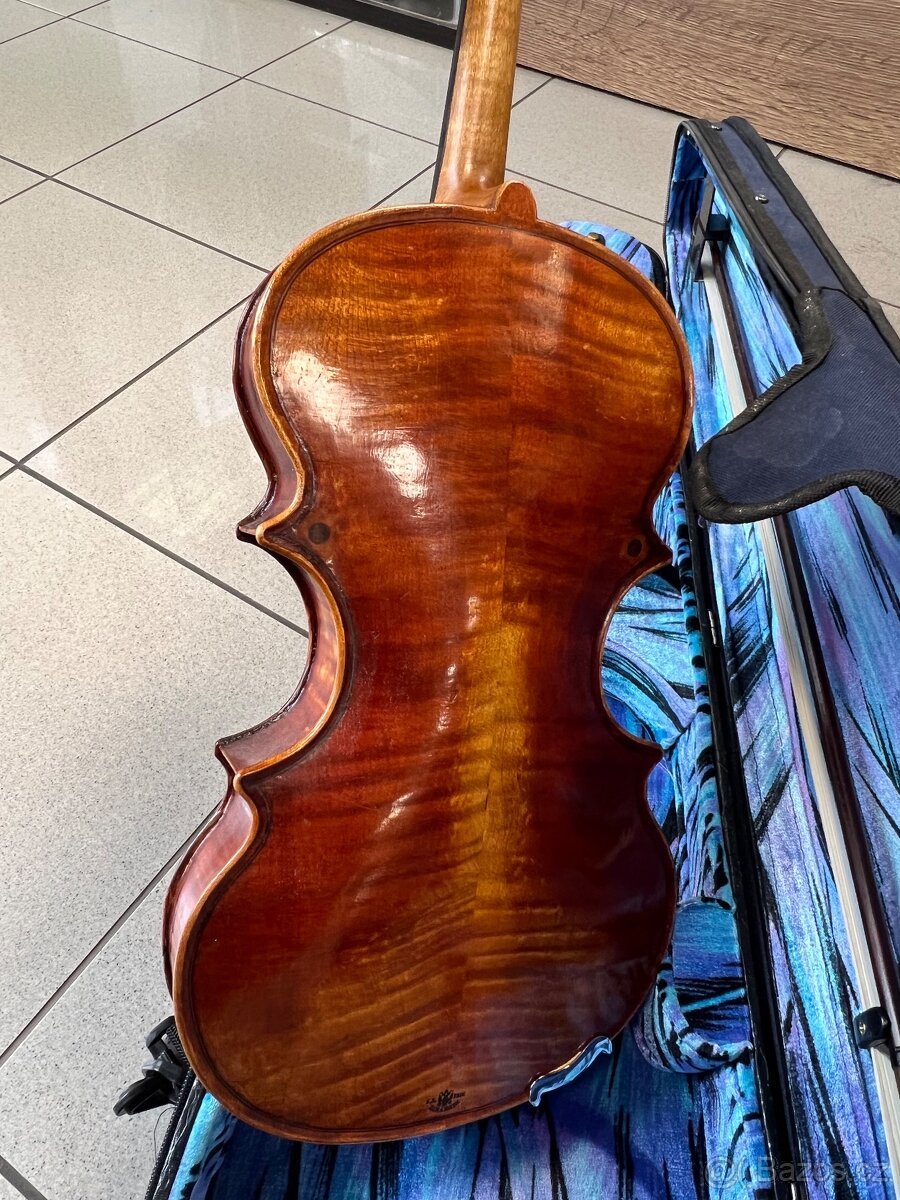 Prodám housle velmi staré a hysterické - 13