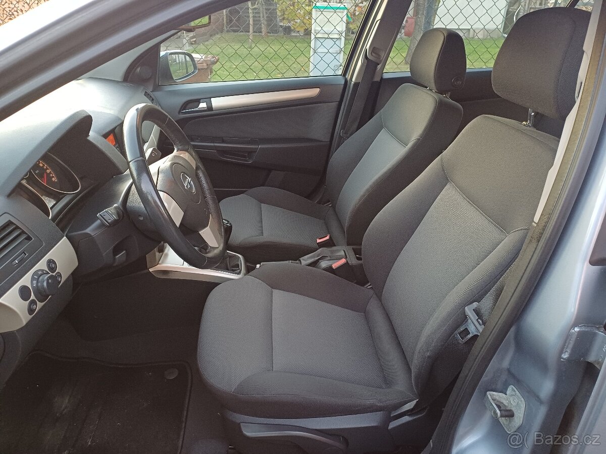 Benzínová Opel Astra 1.8 ..16V Tempomat - 13