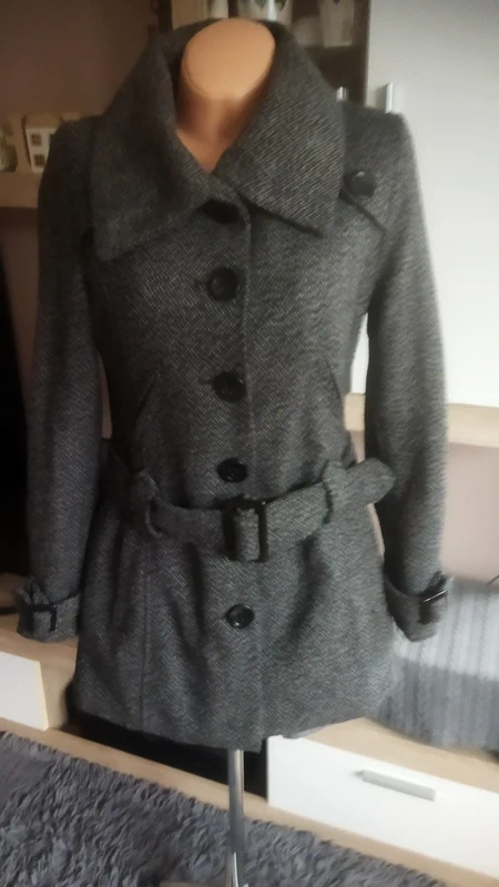 Prodám krásný šedo černý kabát s páskem - 13