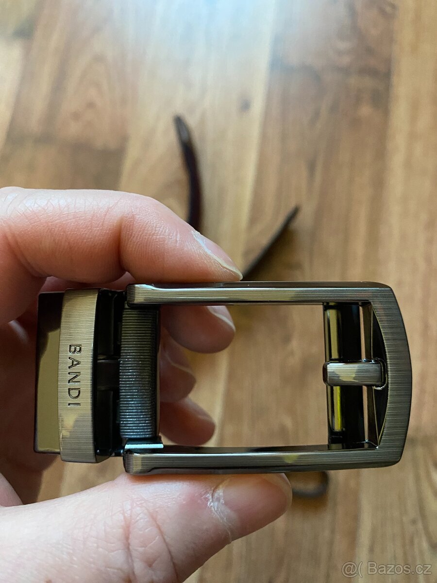 Nový dárkový set opasků BANDI - hnědý kožený, vínový pružný - 13