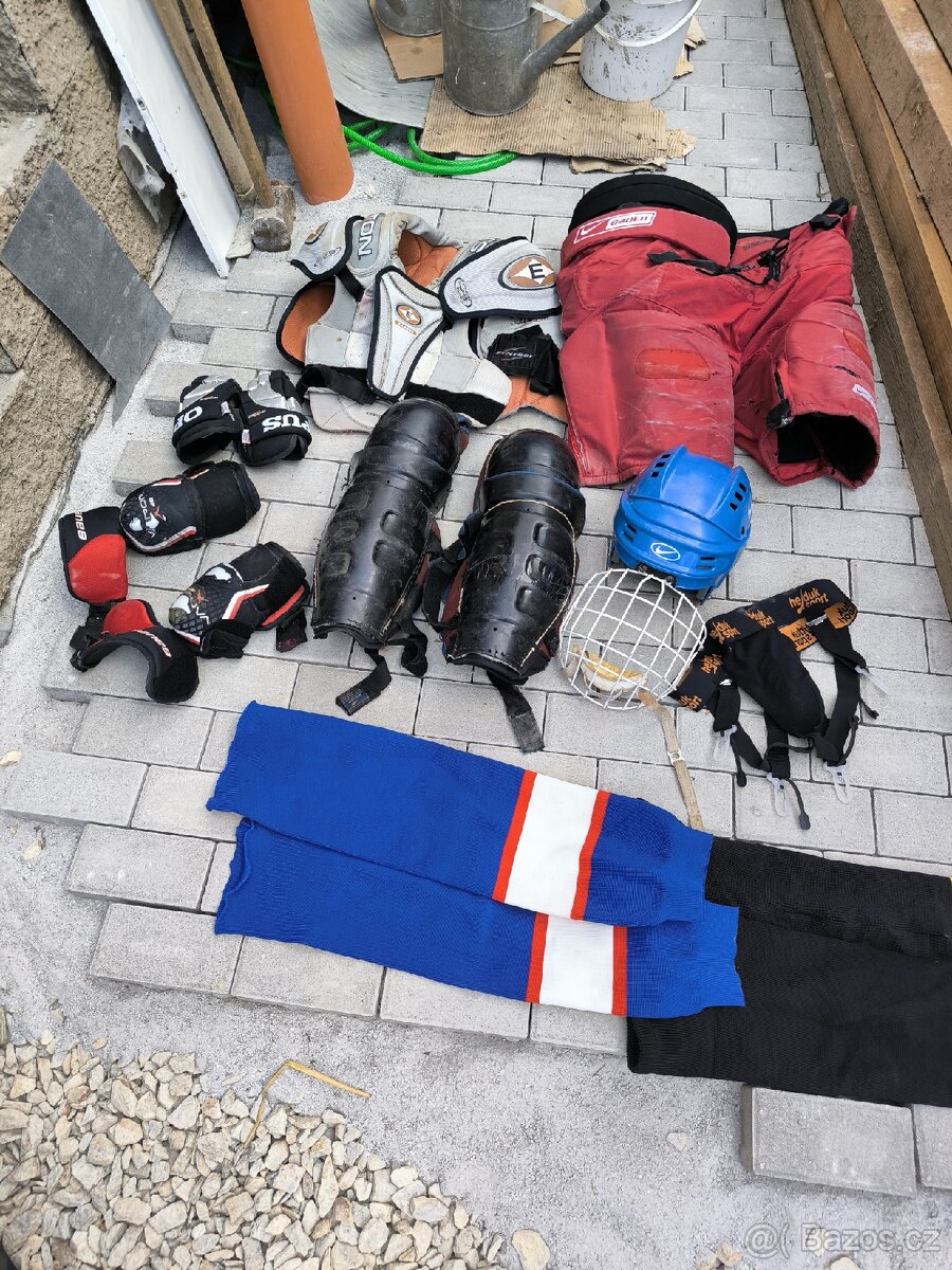 Hokejová výzbroj. - 13