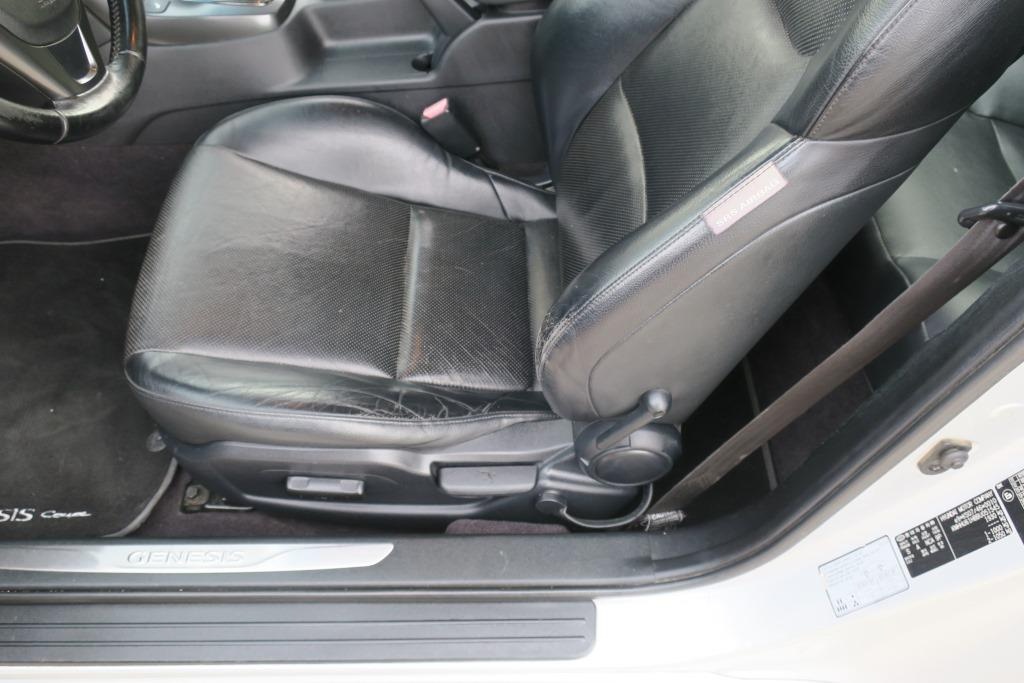 Hyundai Genesis Coupe 3.8 - 13