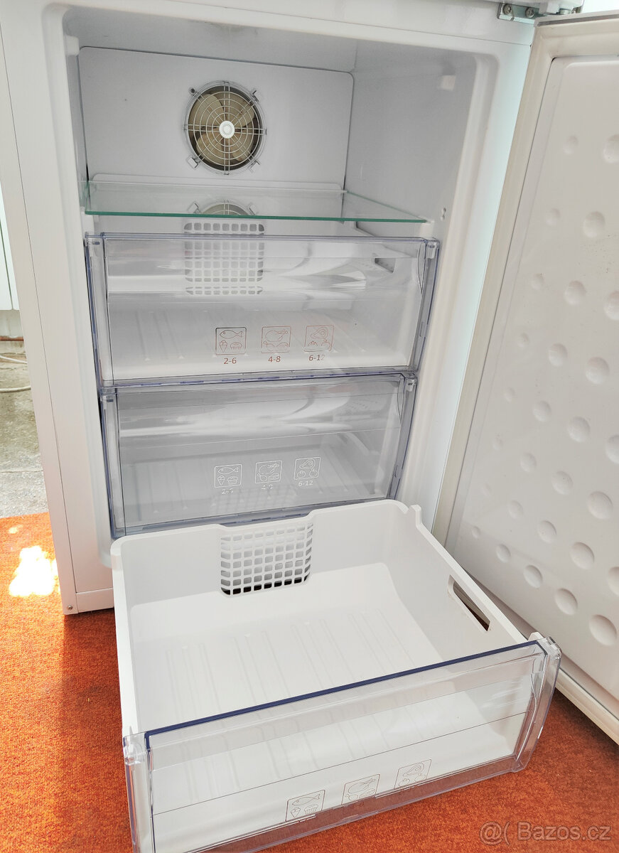 Lednice s mrazákem BEKO CN237231 K60365NE Na díly - 13