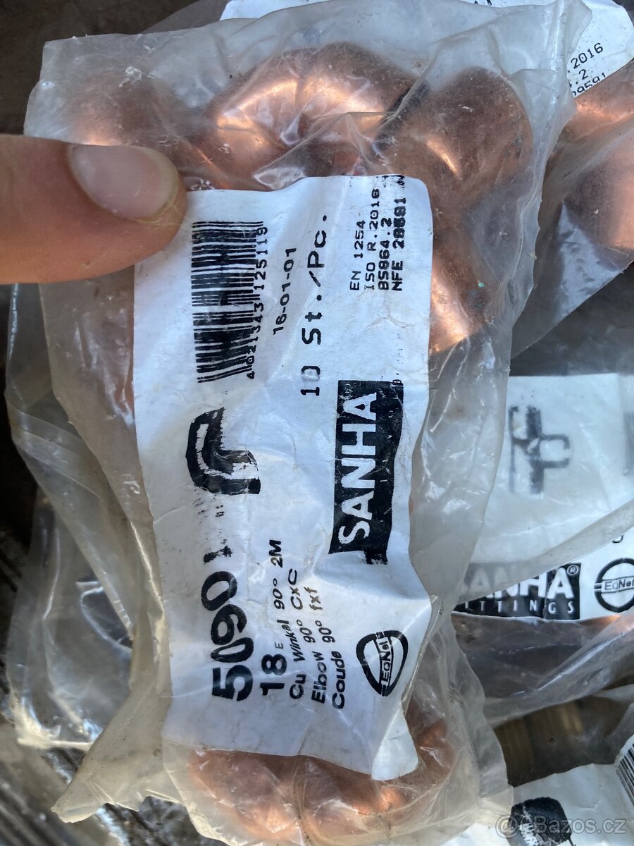 MOSAZNÉ KOHOUTY A MĚDĚNÁ KOLÍNKA - 13