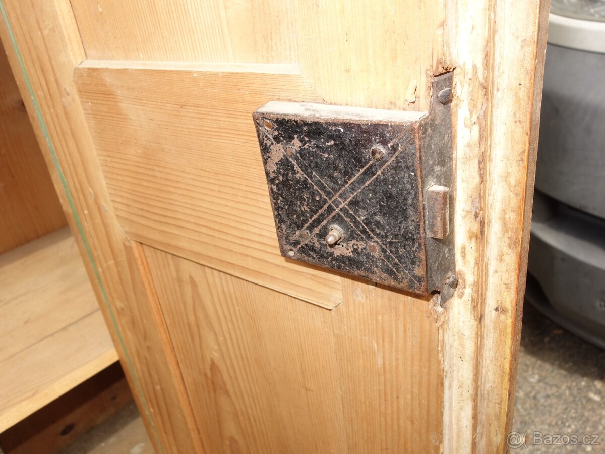 Malovaná skříň, originál bez oprav - 13