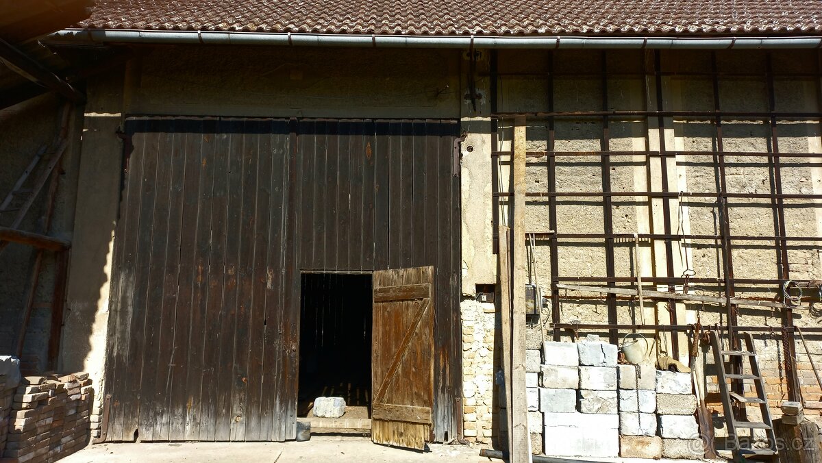 Prodej zemědělská usedlost blízko Prahy rodinnýdům - 13