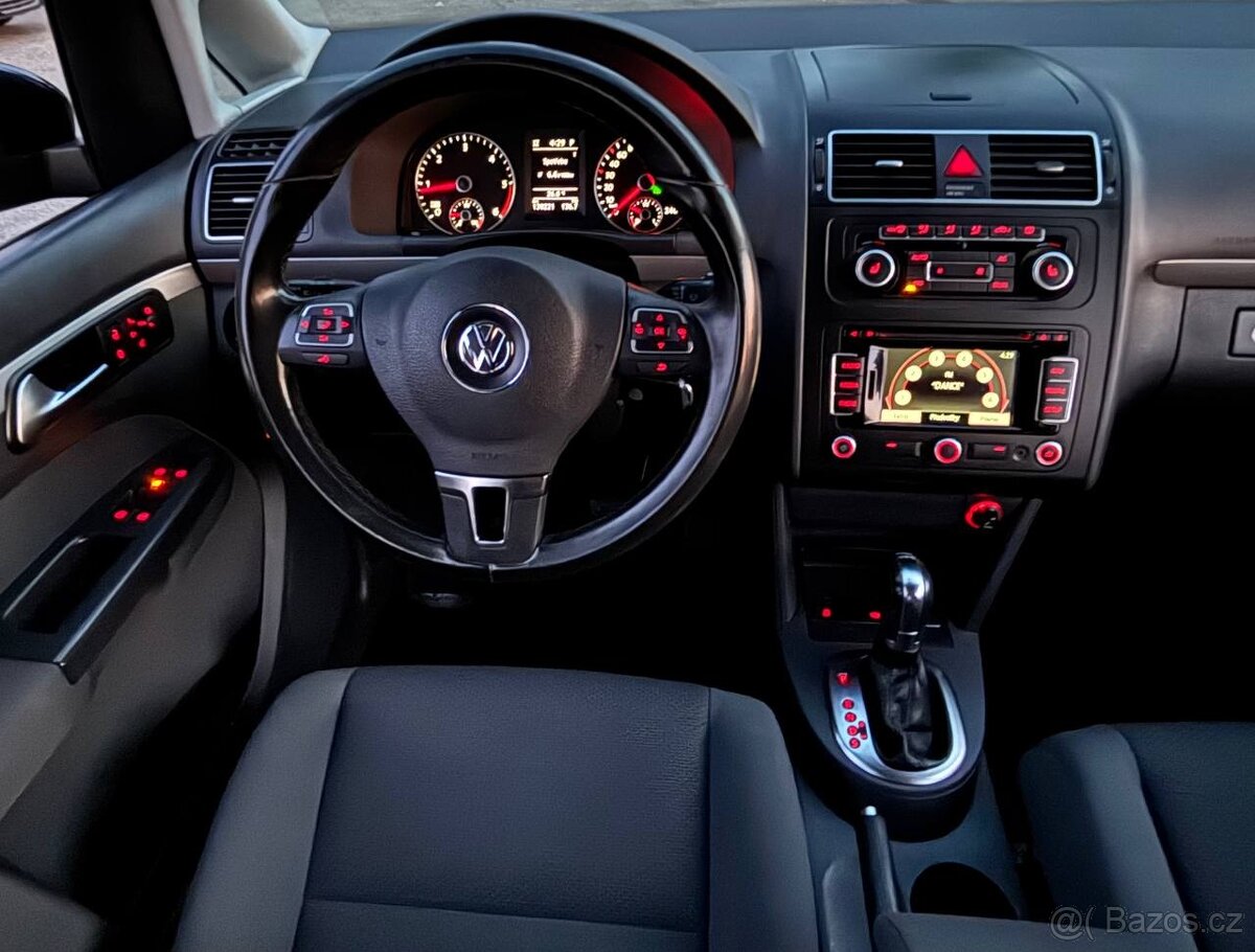 VW TOURAN 139000km / DSG / 7MÍST - 13