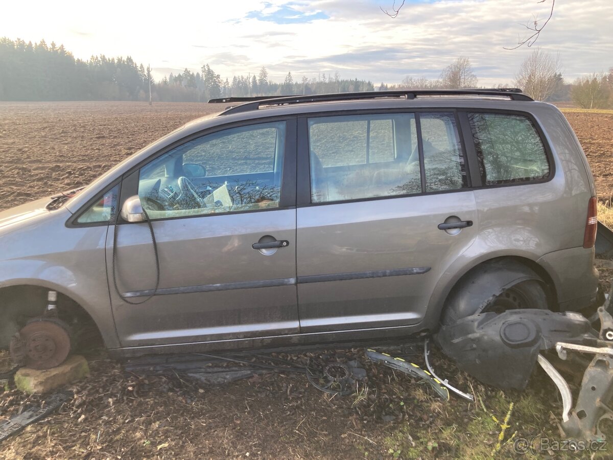 Touran 1.9 tdi 77kW bls díly šedý - 13