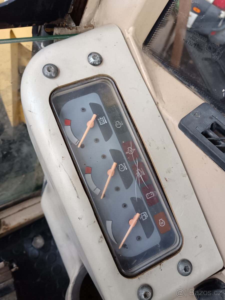 Pásový Bagr CAT 307 B - 13