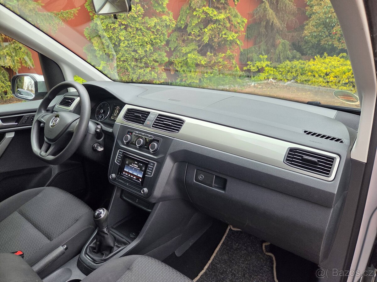 VW Caddy Maxi 2.0TDI 7.míst,tažné,1.maj.serviska,2015 - 13