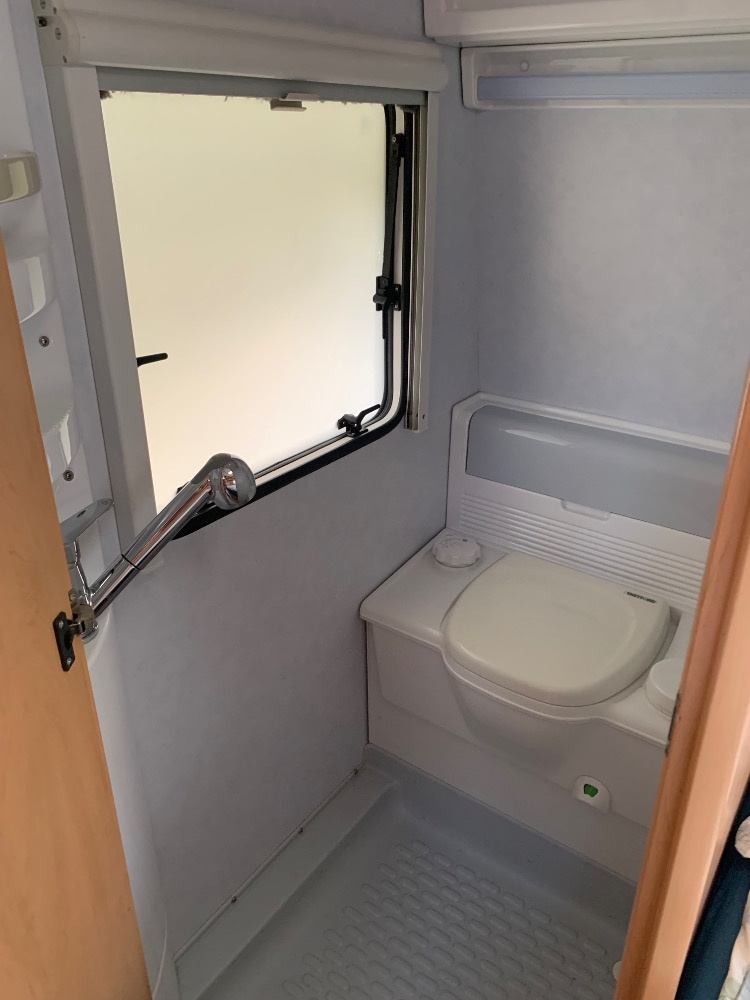 KARAVAN , FENDT SAPHIR, pro 4osoby, VELMI PĚKNÝ - 13