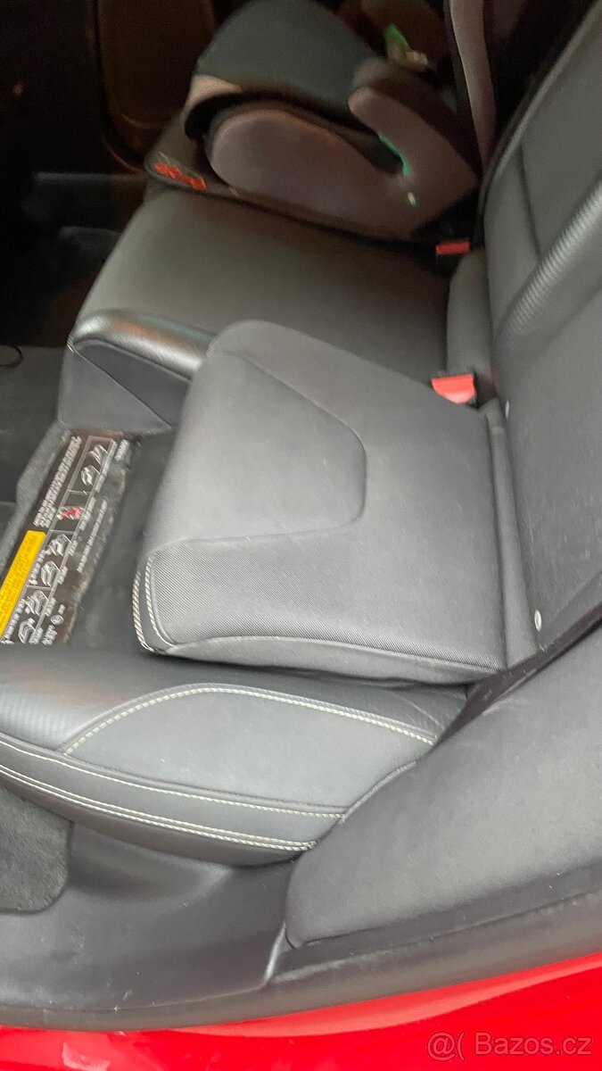 Volvo V60 D5, 151 KW R-design nebourané - 13