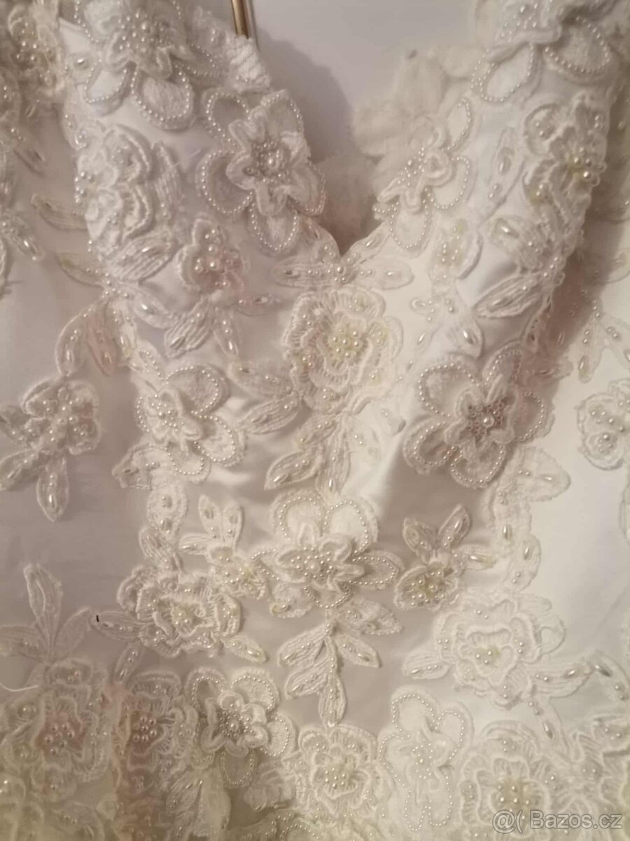 svatebni šaty s vlečkou - 13
