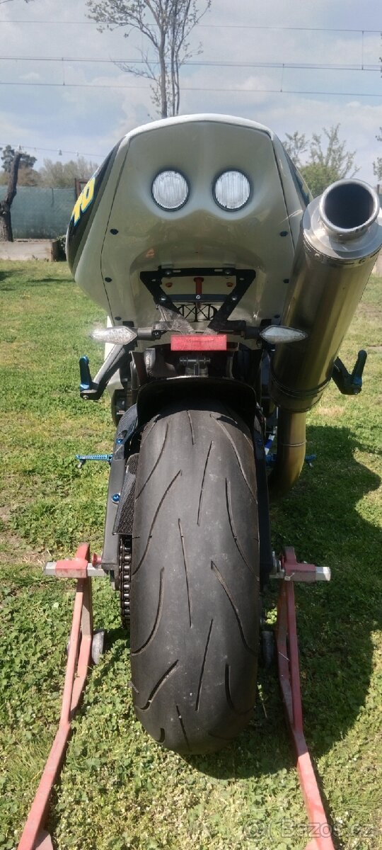 Yamaha R1 - 13
