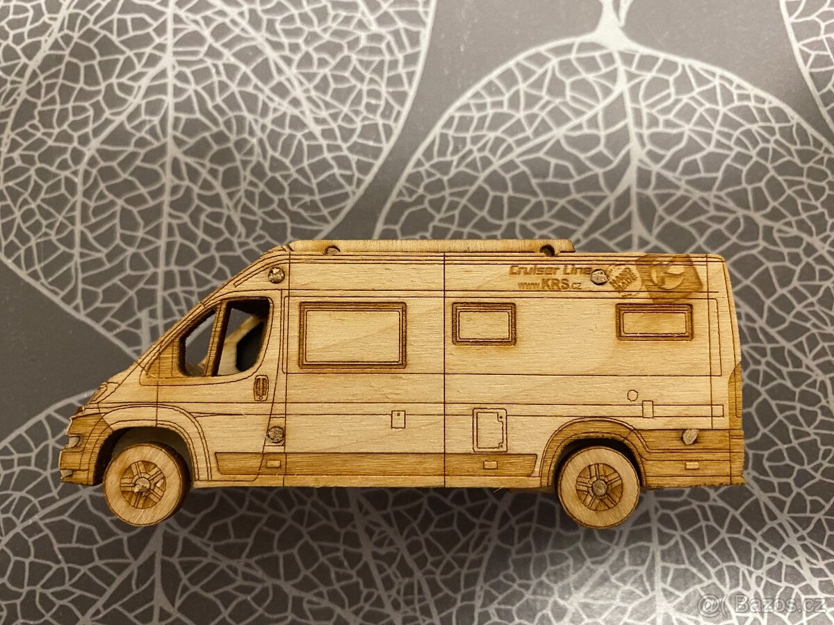 Nové dřevěné modely Iveco "Karel" Dakar, obytný vůz KRS - 13