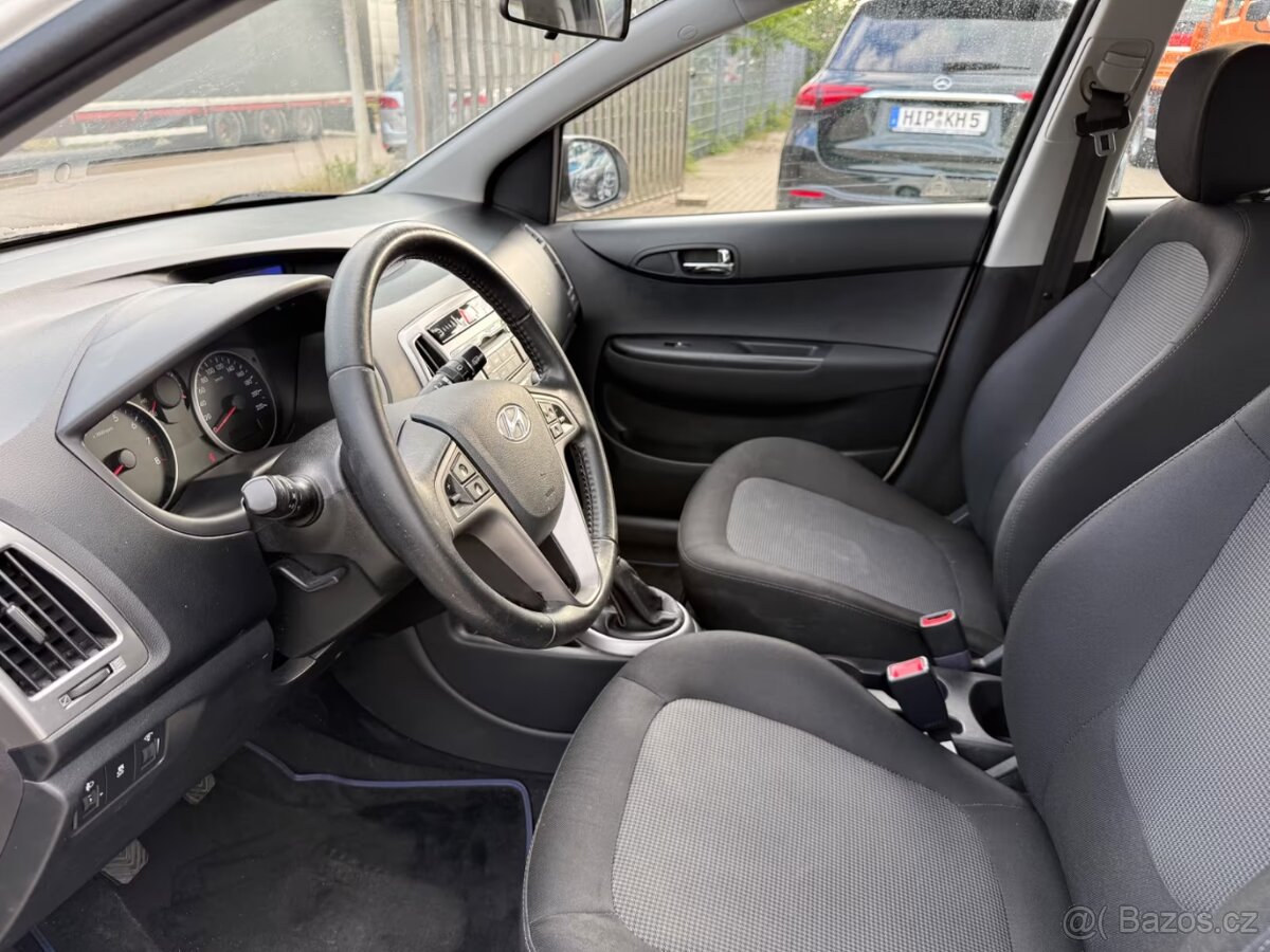 Hyundai i20 1.3i - 13