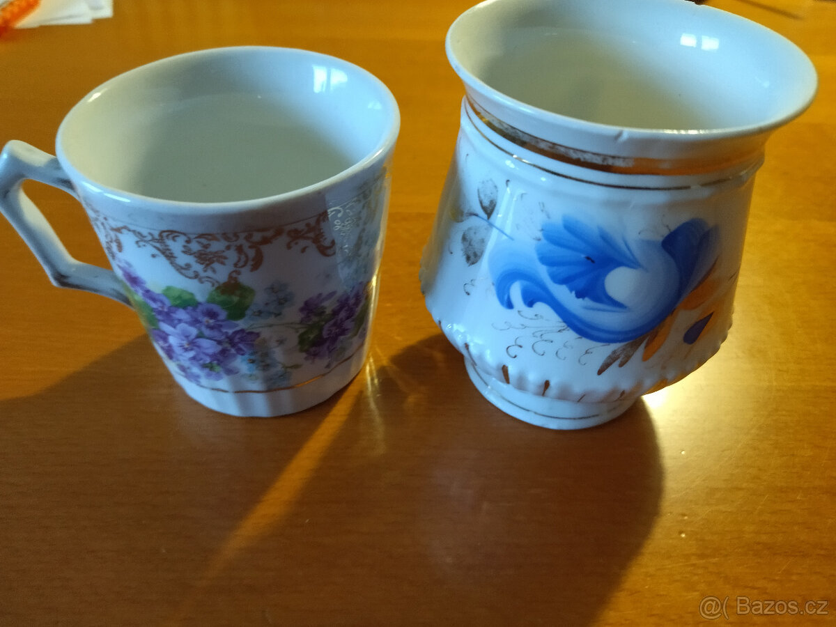 Věci z půdy - retro talíře, cukřenka,skleničky od hořčice,hr - 13