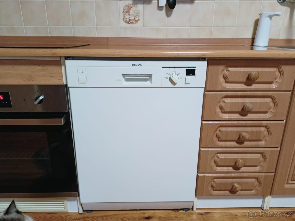 Kuchyňská linka se spotřebiči - 13