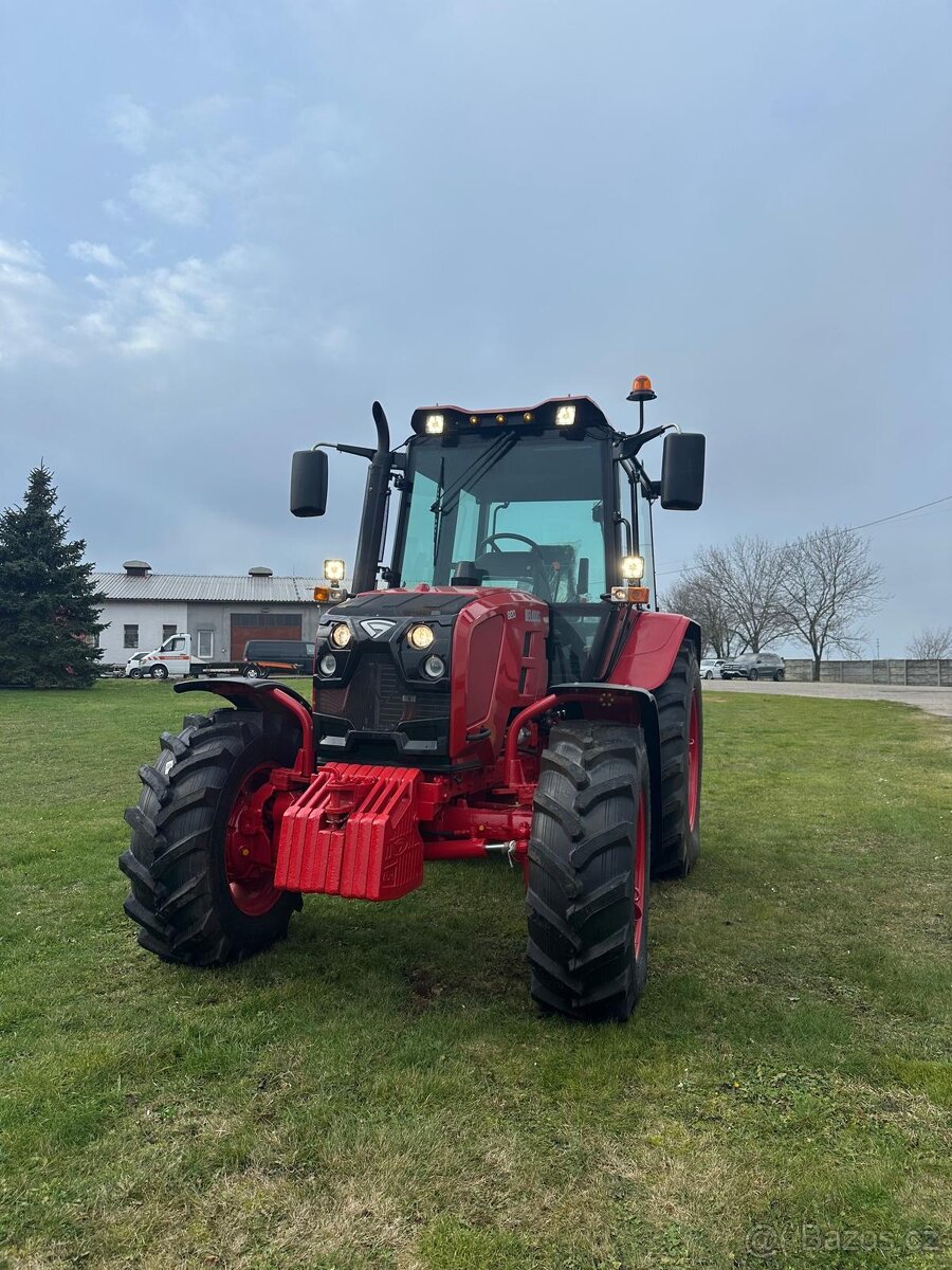 Traktor Belarus 820 s čelním nakladačem - 13