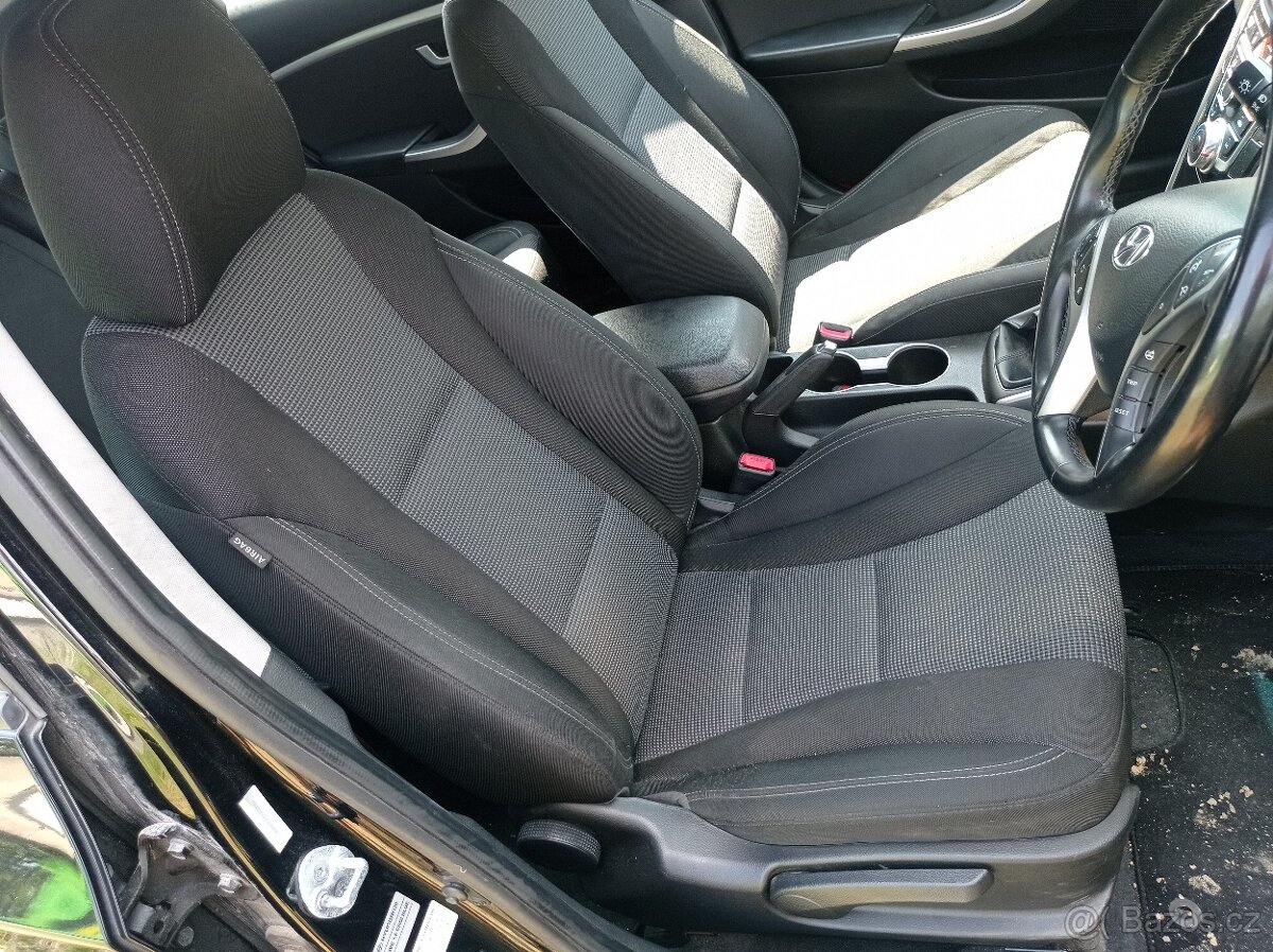 Hyundai i30 1.6 CRDi blue drive active náhradní díly - 13
