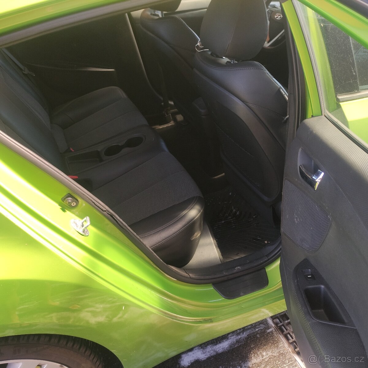 Hyundai Veloster 1.6 103kw benzín - 13