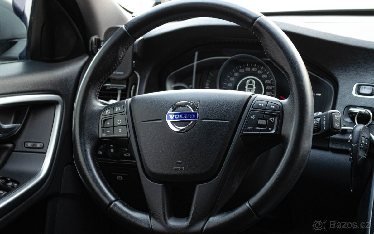 Volvo V60 D4 AT8 Webasto - 13