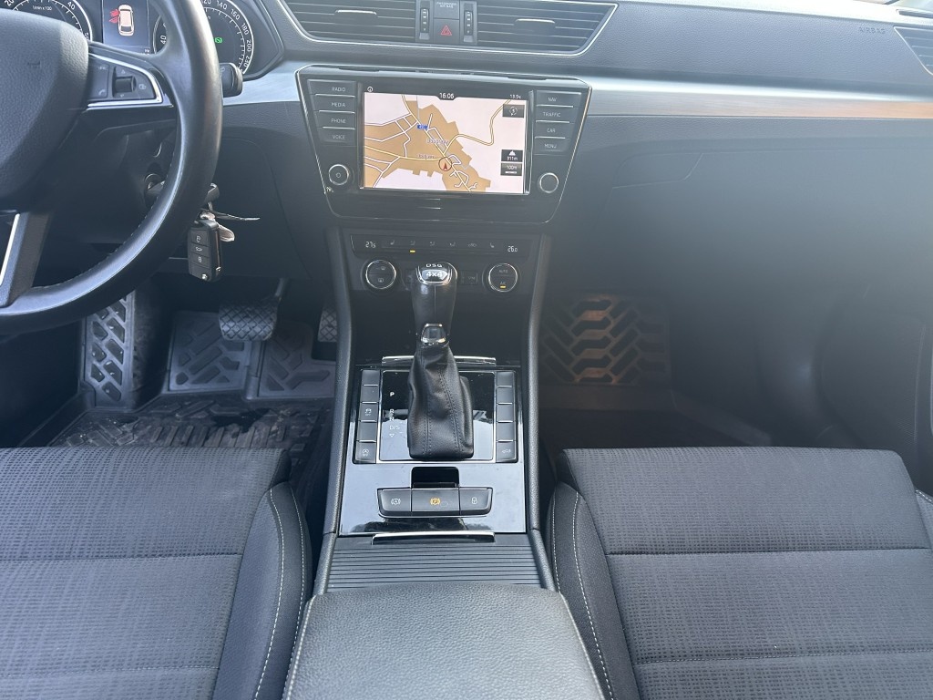 Škoda Superb 2.0 TDi 140kW 4x4 serviska - 13