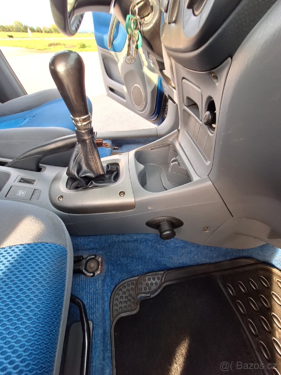 Toyota RAV4, 2,0 D4D 85 kw, r.v. 2002 - 13