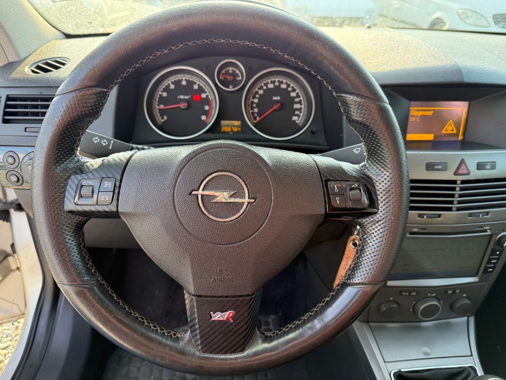 Opel Astra GTC 2.0 Turbo Cosmo - 13