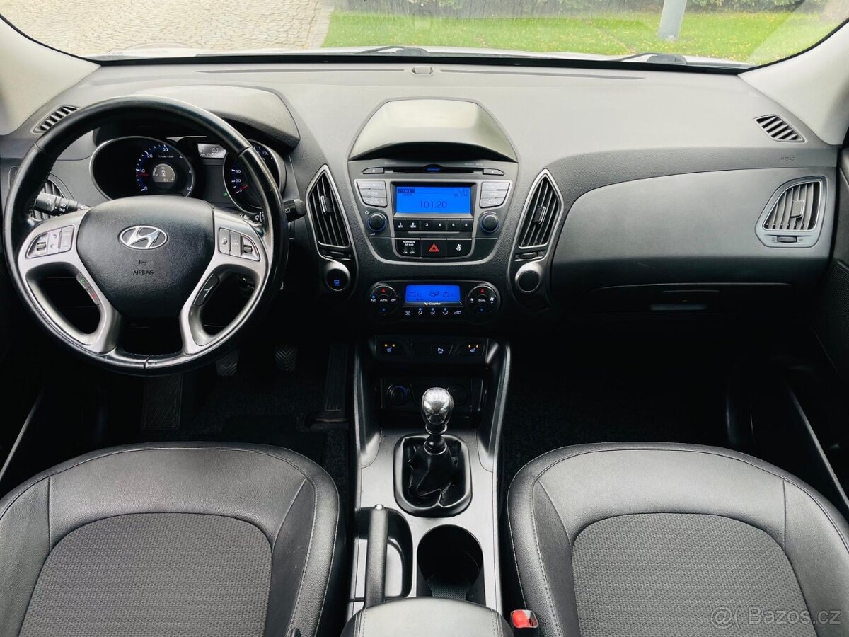 Hyundai ix35 2.0CRDi 4x4 FACELIFT VYHŘEV SERVISKA TAŽNÉ - 13