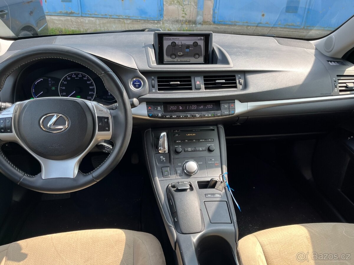Lexus CT200H - 13