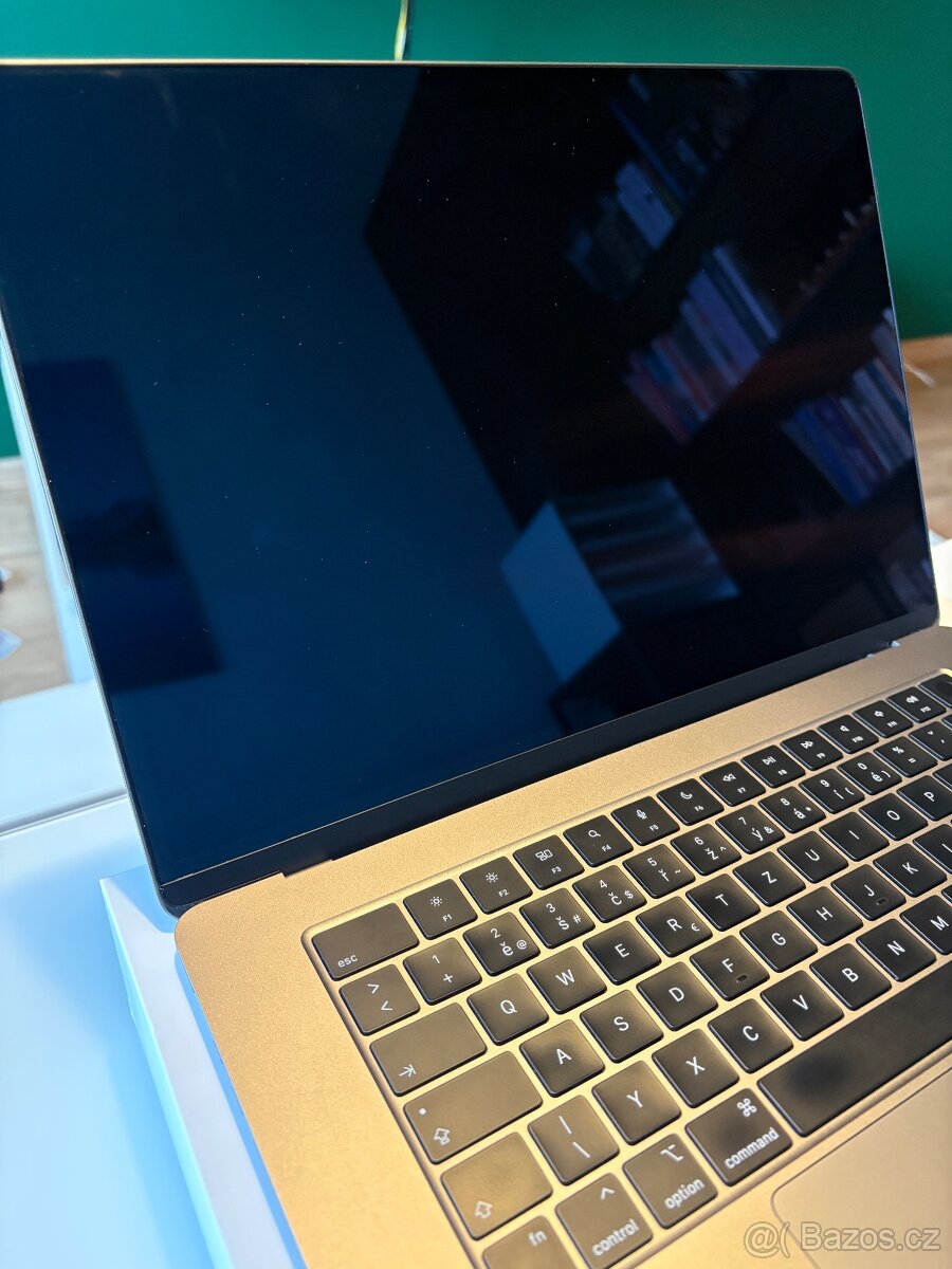 Apple MacBook Air 15" 2023, M2 8-Core 8GB/256GB - 13