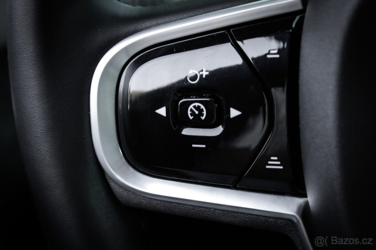 Volvo XC90 2.0 Drive-E R-Design AWD A/T / 7m - 13