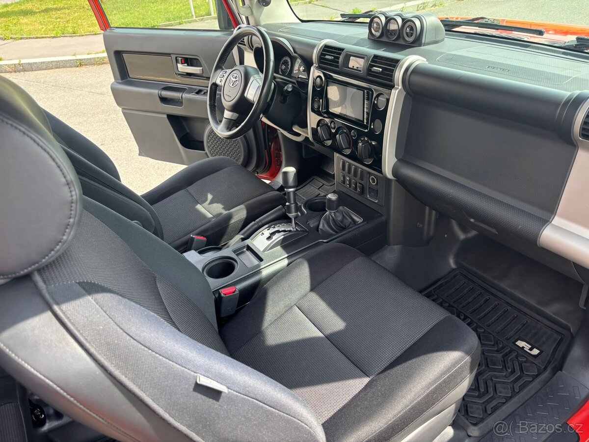 Toyota FJ Cruiser - 13