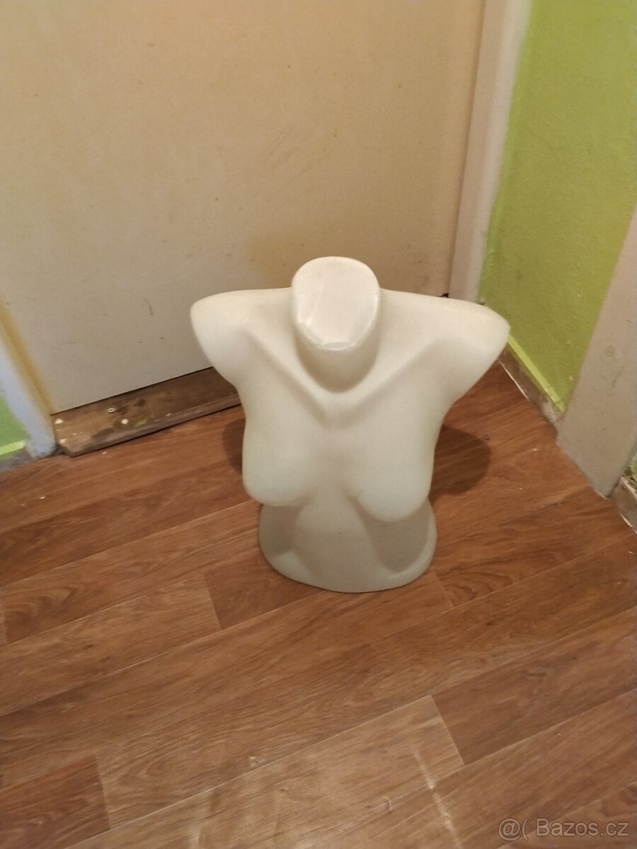 Vybavení do prodejny - 13