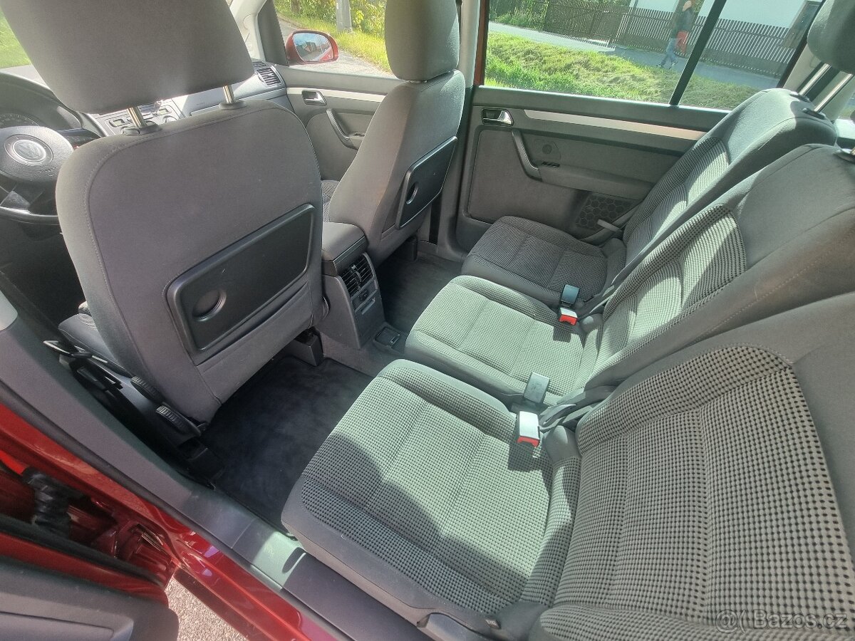 Volkswagen Touran 2.0TDI DSG - 13