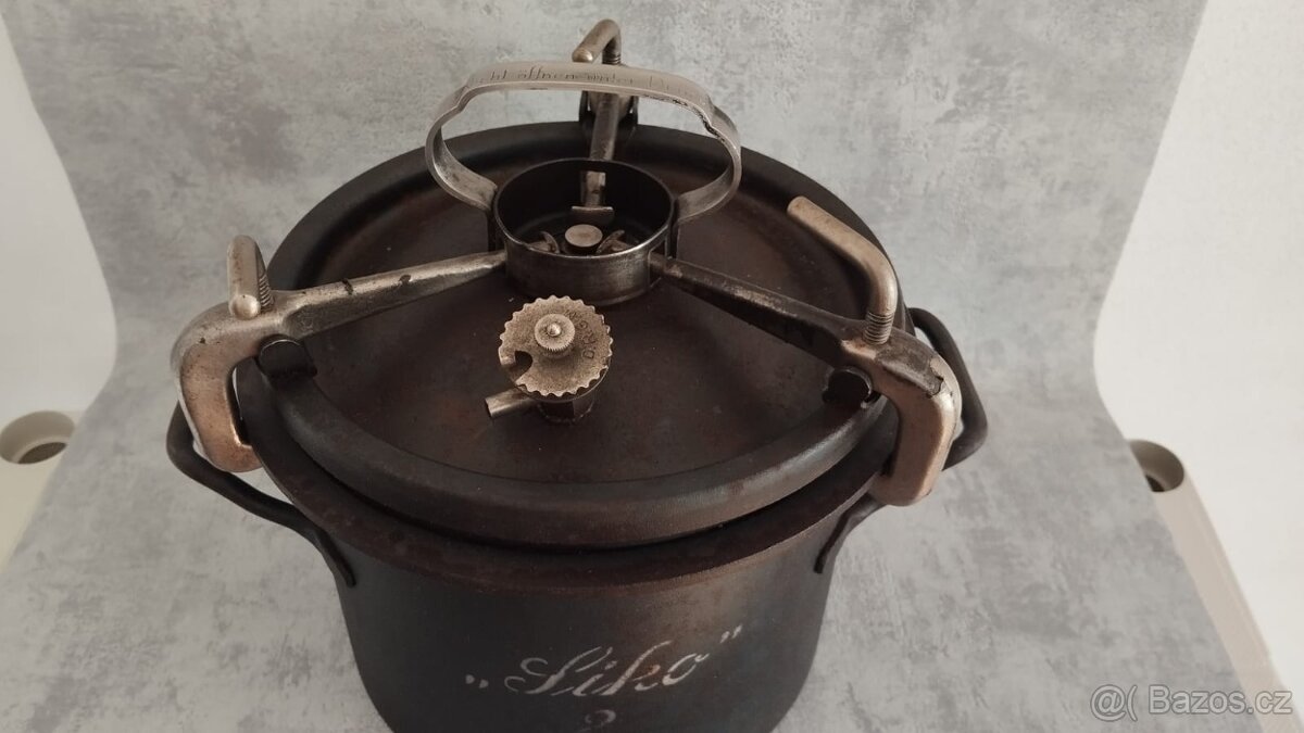 Velmi starý tlakový hrnec tzv.tlakáč D.R.G.M - 5,45kg - 13