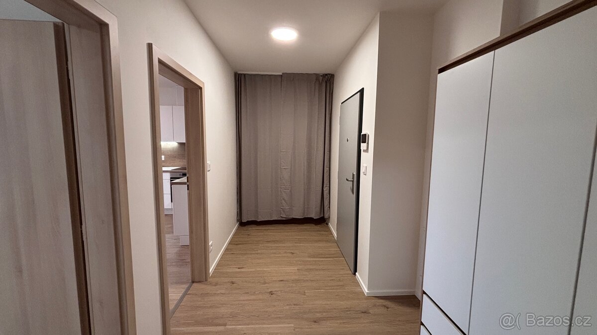 Pronájem bytu 2kk 57m2, 5NP Olomouc Slavonín - 13