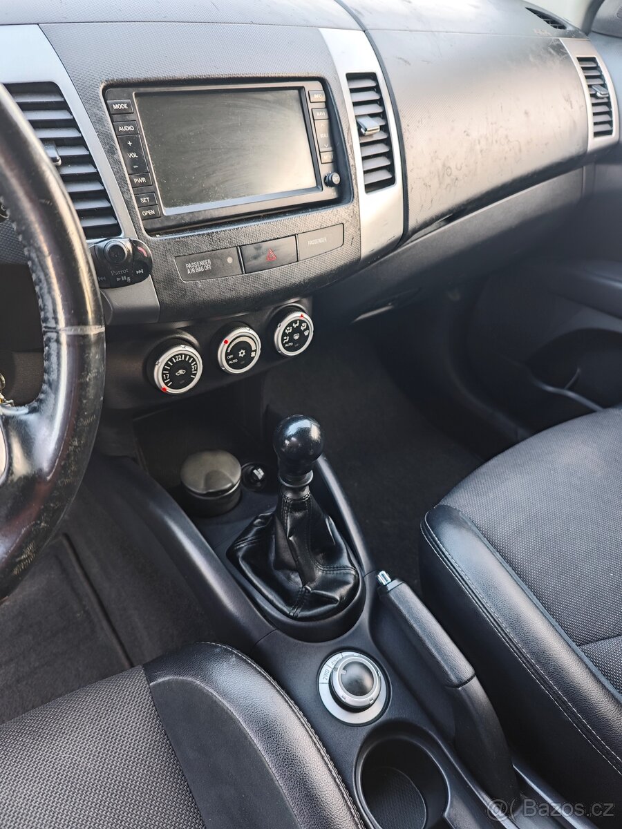 Peugeot 4007 4x4 2,2 HDI 115kw rok 2008 - 13