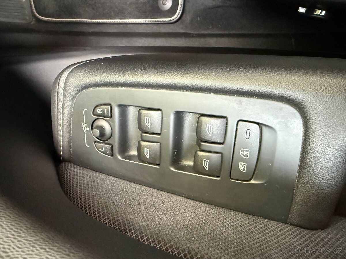Volvo XC60 B4 R-Design, 140 kW, nez. topení, tažné zar - 13