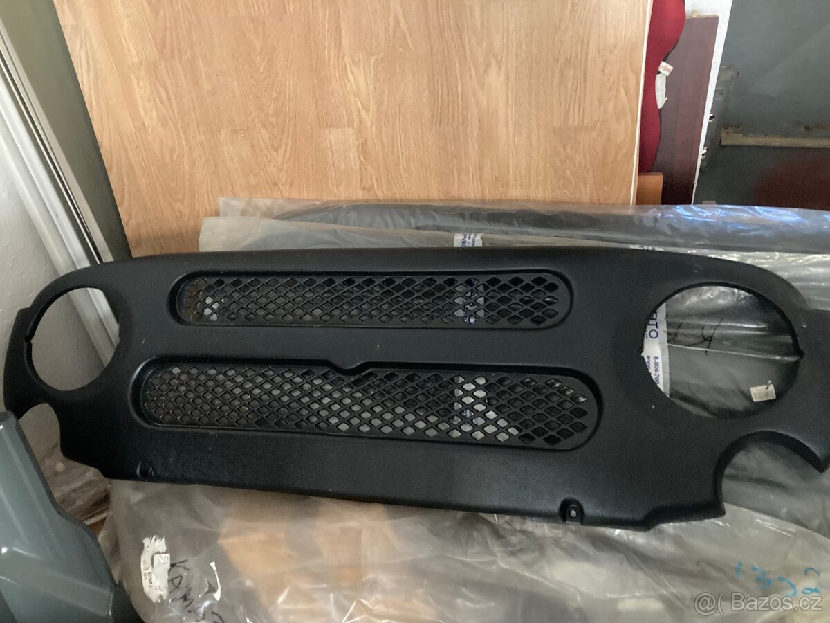 Uaz 469 zadný blatník - opravnú časť predám - 13