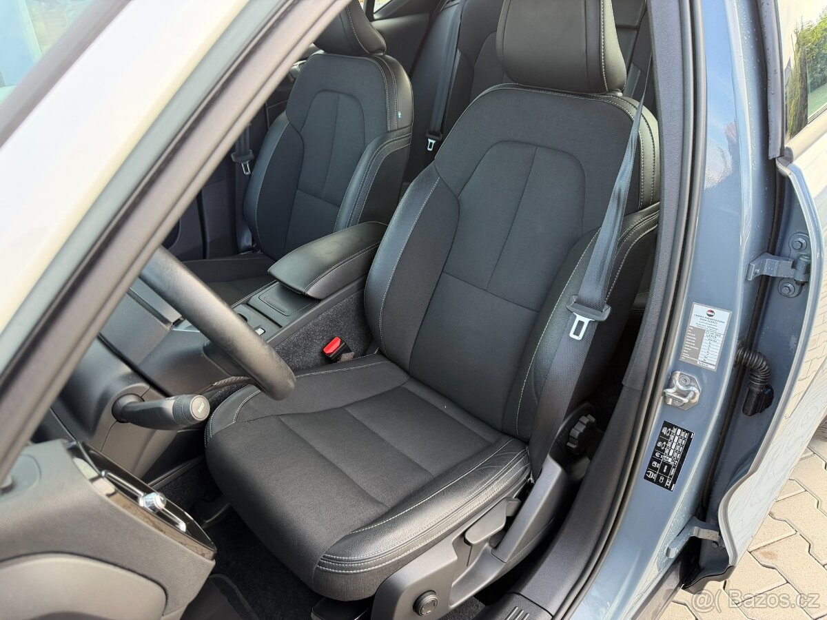 Volvo XC40 D3 Momentum Pro AWD A/T - 13