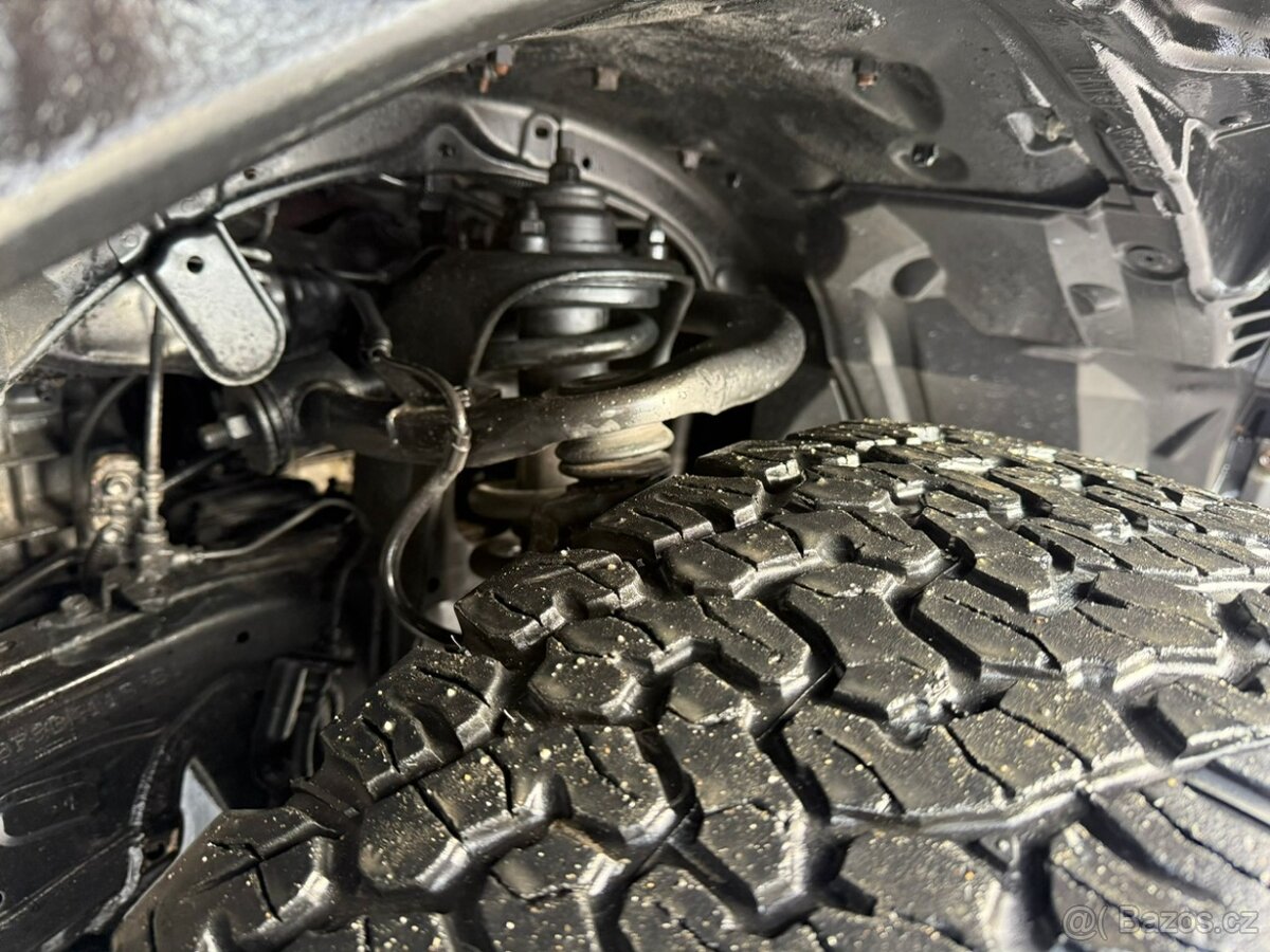 Toyota FJ Cruiser army green facelift - 13