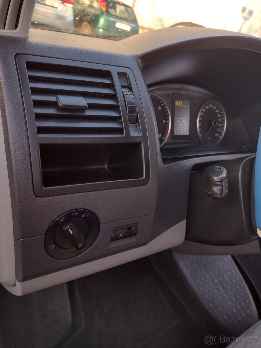 Volkswagen Transporter T5 2.0TDI 103kW - 13