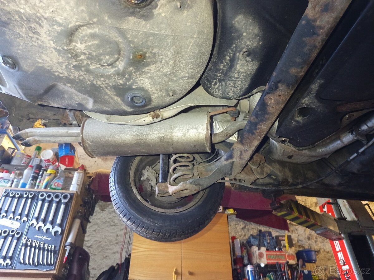 VW Bora 1.6 16v díly - 13